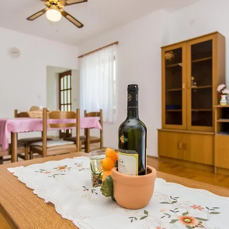 Cekovic Apartment Šilo