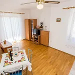 Cekovic Apartment Šilo