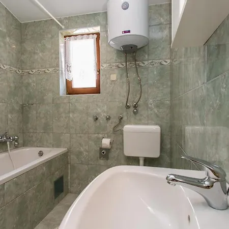 Cekovic Apartment